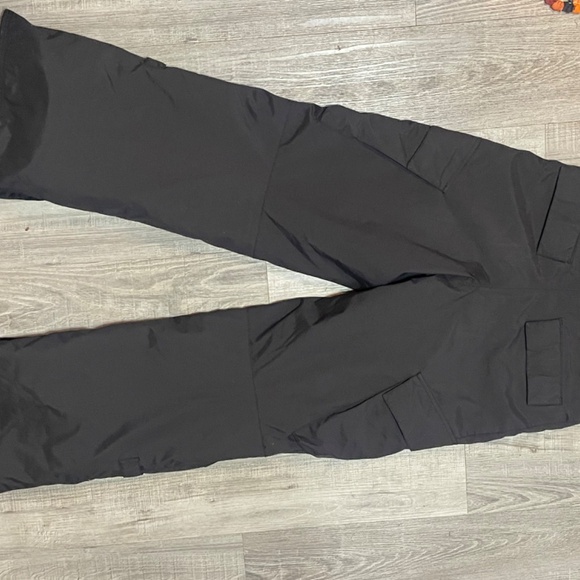 Burton Women’s Black Snowboarding pants - Picture 4 of 5